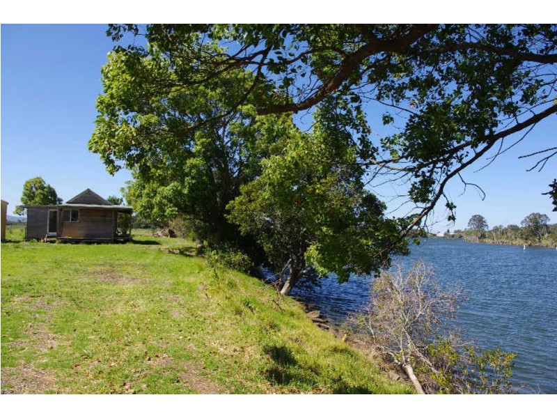 40-42 Weeks Lane, Oxley Island NSW 2430