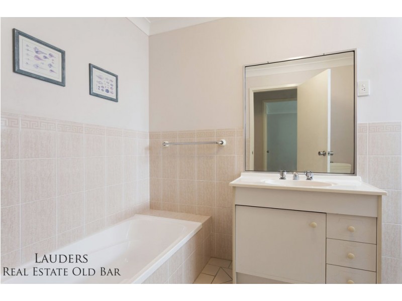 4/26 Old Bar Road, Old Bar NSW 2430