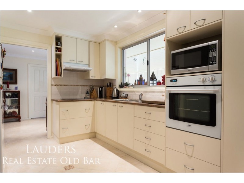24 Carrabeen Drive, Old Bar NSW 2430