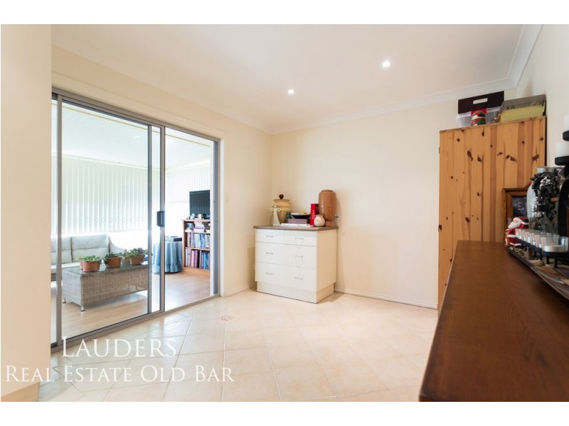 24 Carrabeen Drive, Old Bar NSW 2430