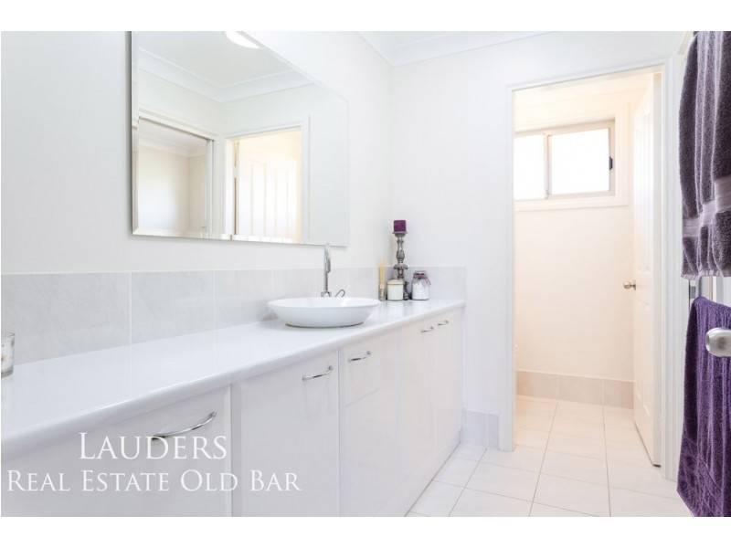 24 Carrabeen Drive, Old Bar NSW 2430
