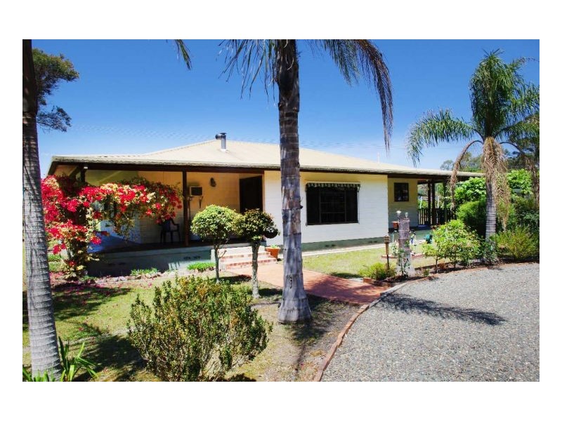 552 Old Bar Road, Old Bar NSW 2430