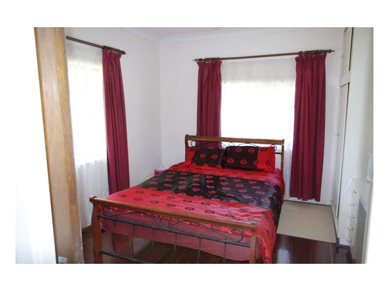 552 Old Bar Road, Old Bar NSW 2430