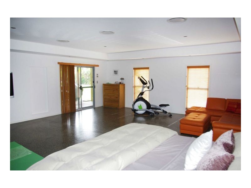 741 Old Bar Road, Old Bar NSW 2430