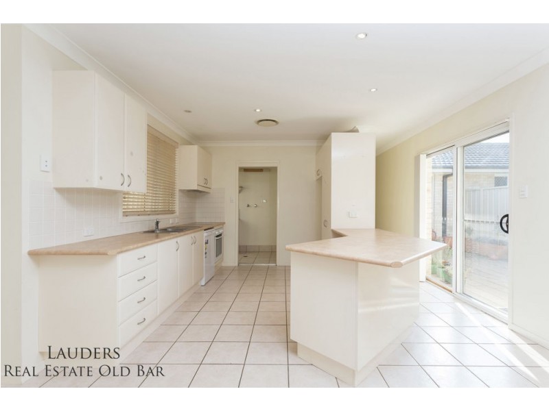 3/6 Bryan Street, Old Bar NSW 2430