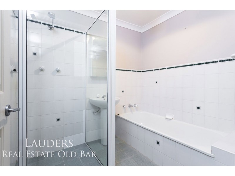 25 Myles Close, Old Bar NSW 2430