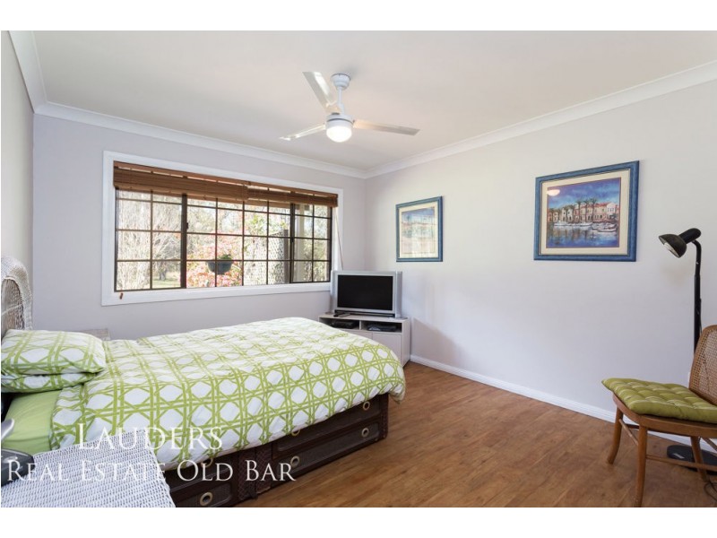 25 Myles Close, Old Bar NSW 2430