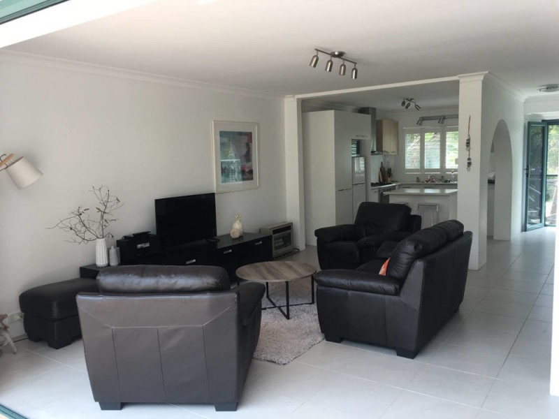 7 Pacific Parade, Old Bar NSW 2430
