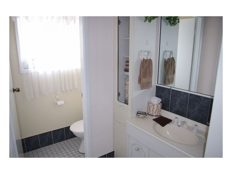 5 Kestrel Ave, Old Bar NSW 2430