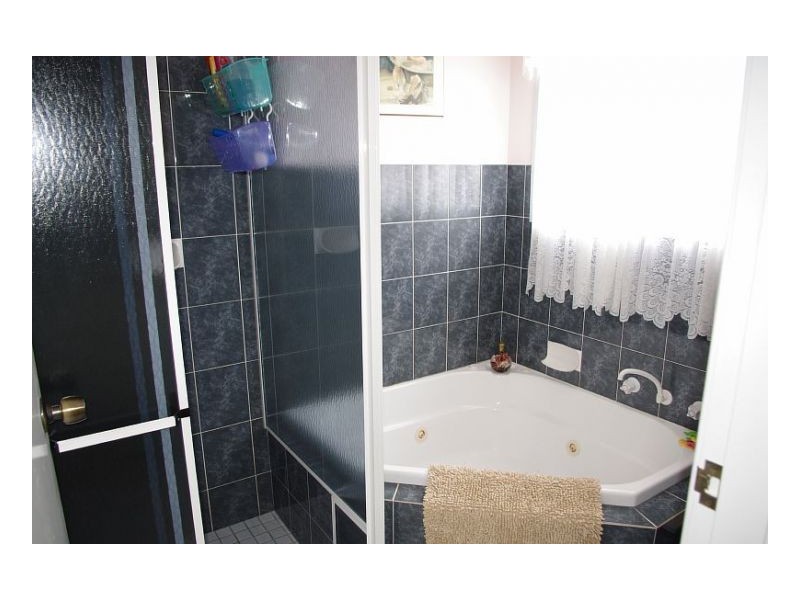 5 Kestrel Ave, Old Bar NSW 2430