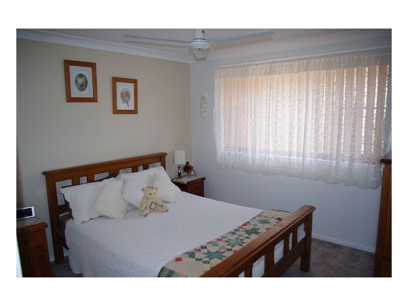 5 Kestrel Ave, Old Bar NSW 2430