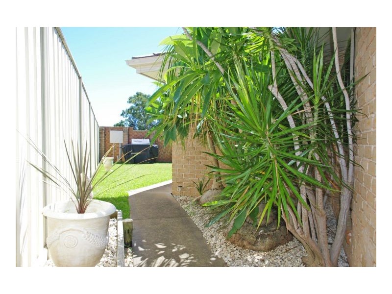 2/6 Ivy Crescent, Old Bar NSW 2430