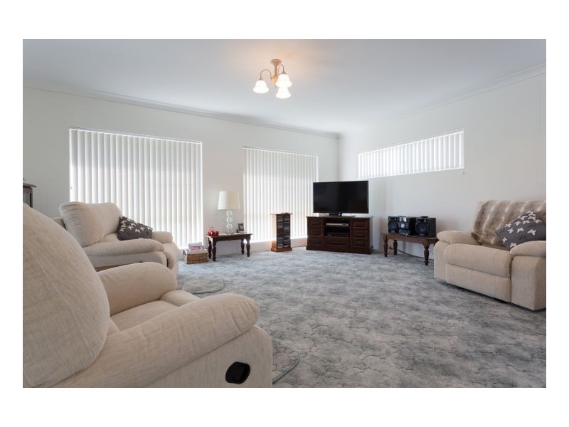 1 Seasound Close, Old Bar NSW 2430