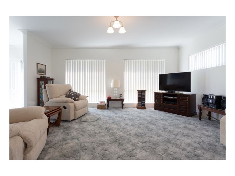 1 Seasound Close, Old Bar NSW 2430