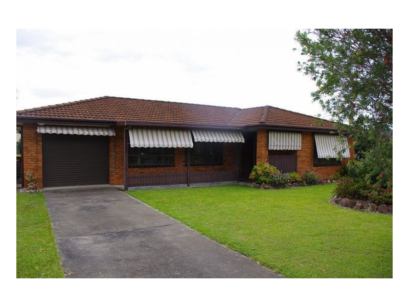 8 Joel Drive, Old Bar NSW 2430