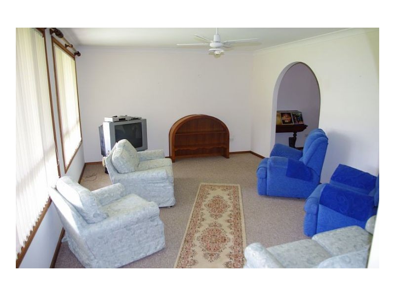 8 Joel Drive, Old Bar NSW 2430