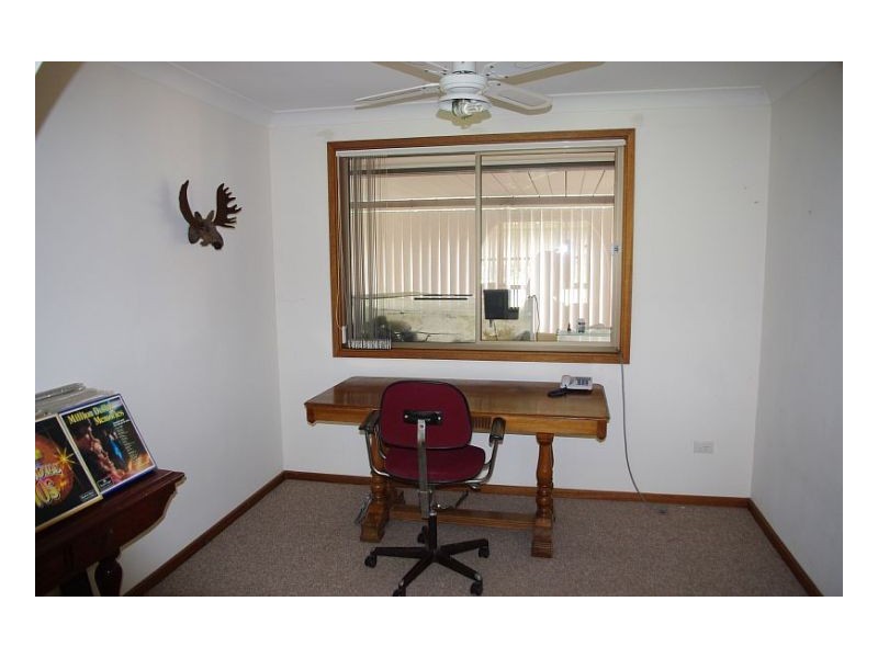 8 Joel Drive, Old Bar NSW 2430