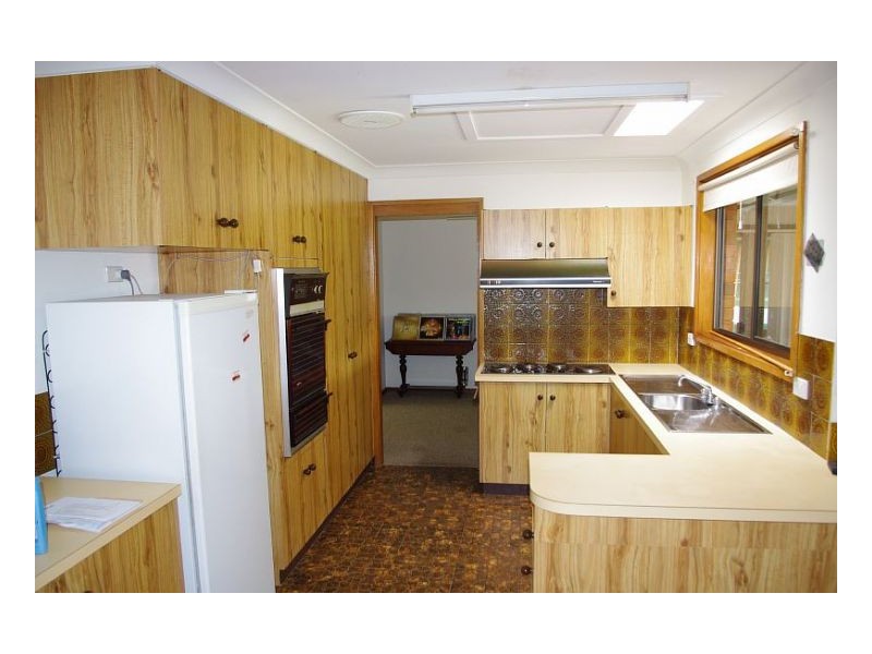 8 Joel Drive, Old Bar NSW 2430