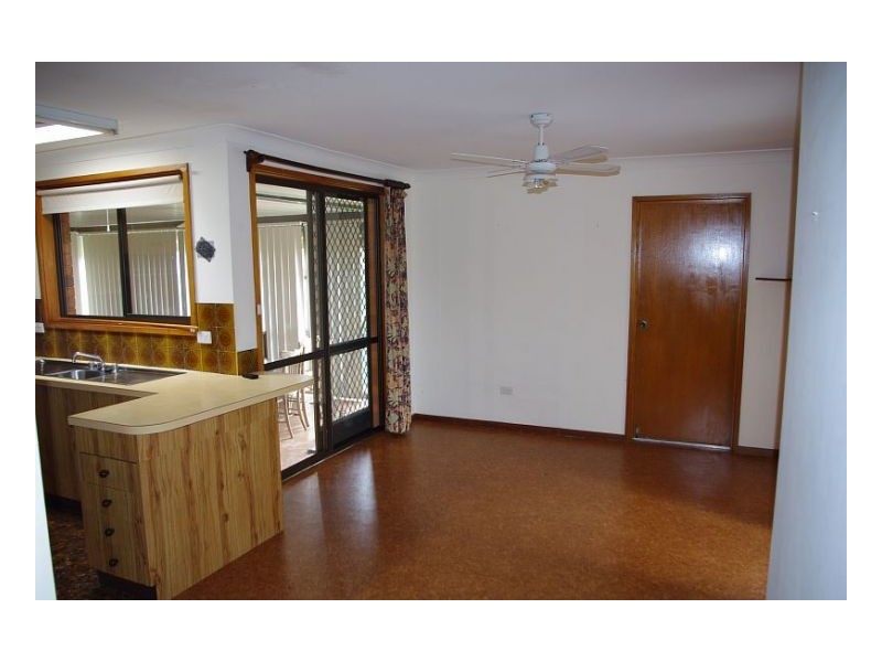 8 Joel Drive, Old Bar NSW 2430