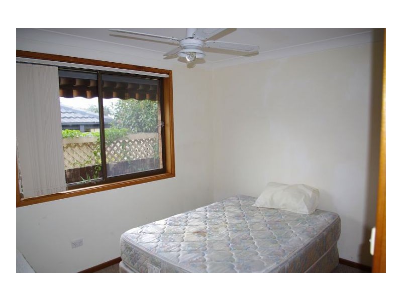 8 Joel Drive, Old Bar NSW 2430