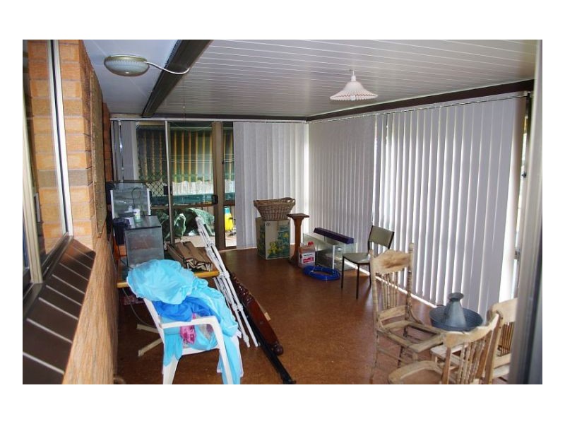 8 Joel Drive, Old Bar NSW 2430
