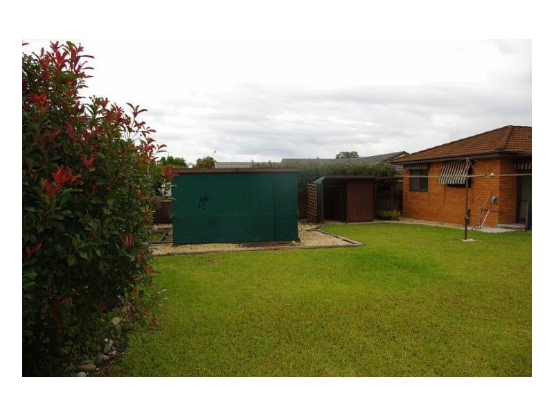 8 Joel Drive, Old Bar NSW 2430