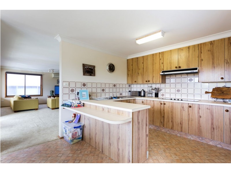 15 Pacific Parade, Old Bar NSW 2430