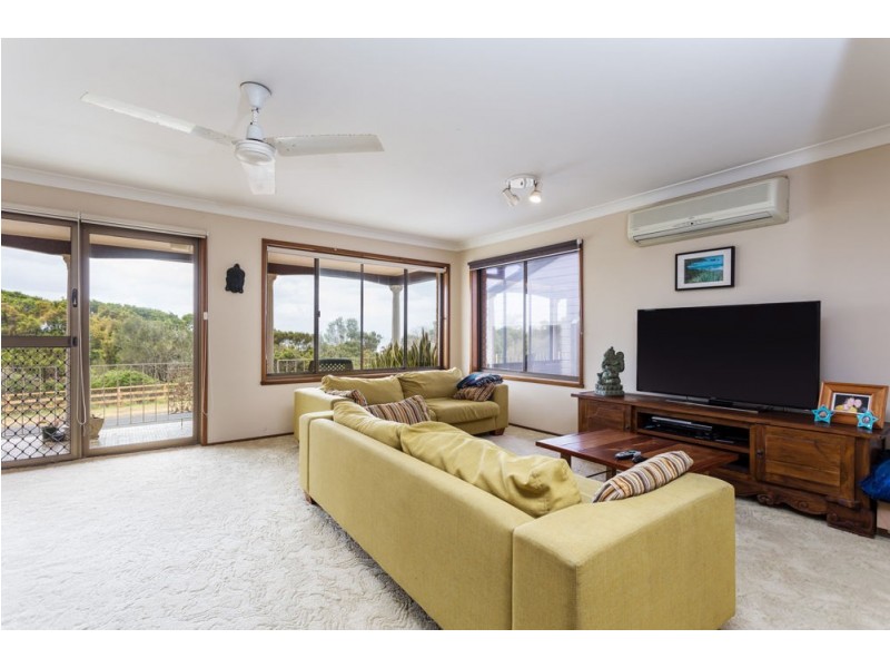 15 Pacific Parade, Old Bar NSW 2430
