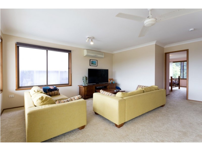 15 Pacific Parade, Old Bar NSW 2430