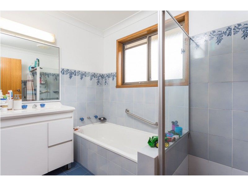 15 Pacific Parade, Old Bar NSW 2430