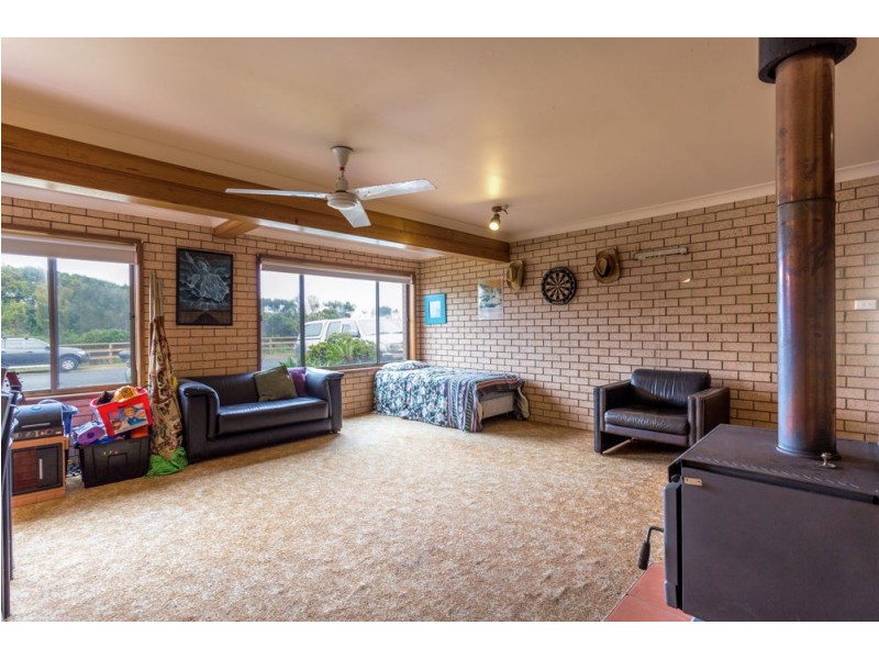15 Pacific Parade, Old Bar NSW 2430