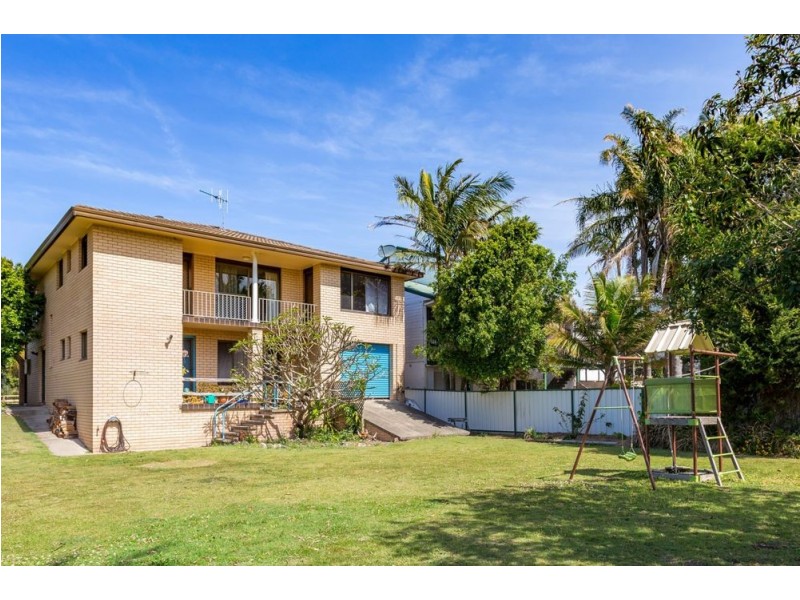 15 Pacific Parade, Old Bar NSW 2430