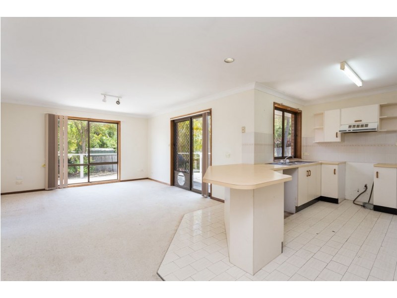 4 Kestrel Avenue, Old Bar NSW 2430