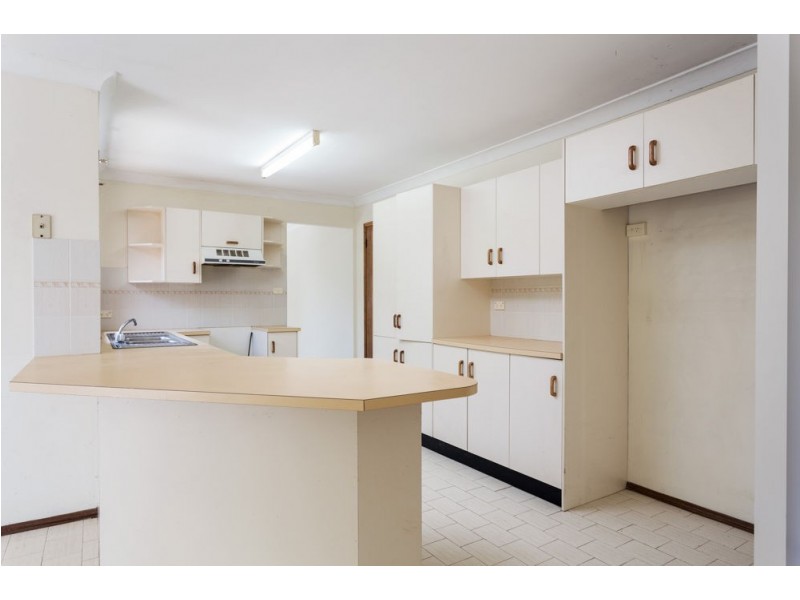 4 Kestrel Avenue, Old Bar NSW 2430