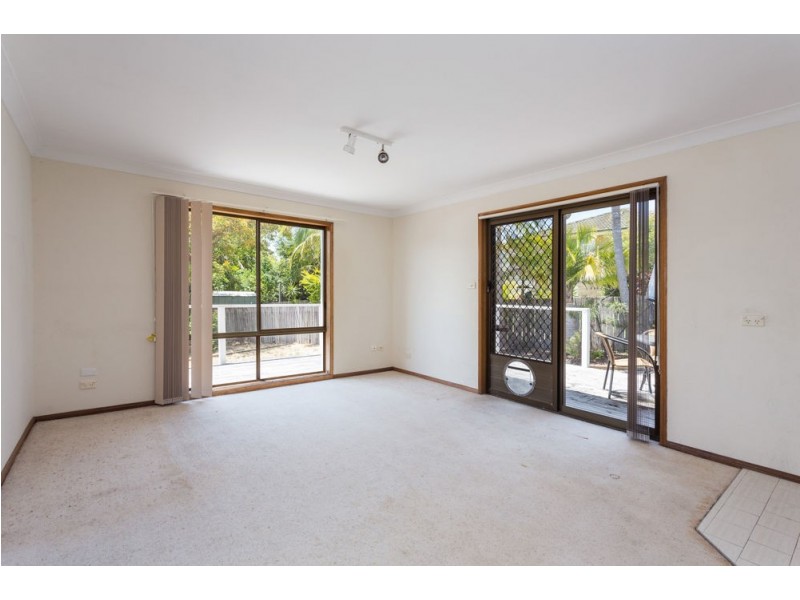 4 Kestrel Avenue, Old Bar NSW 2430