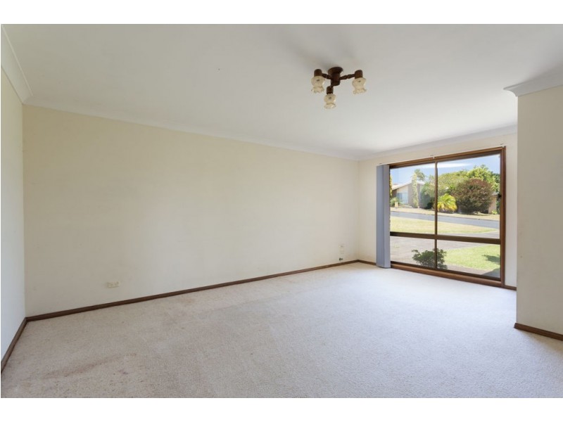 4 Kestrel Avenue, Old Bar NSW 2430