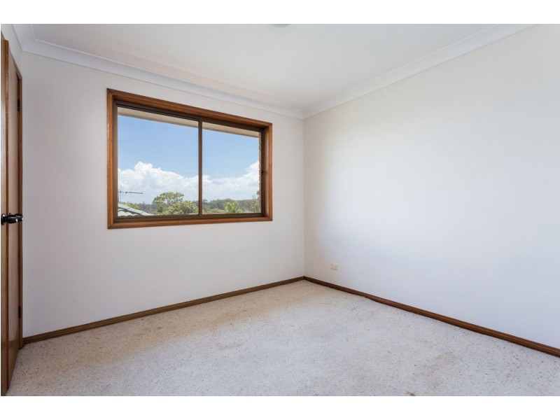4 Kestrel Avenue, Old Bar NSW 2430