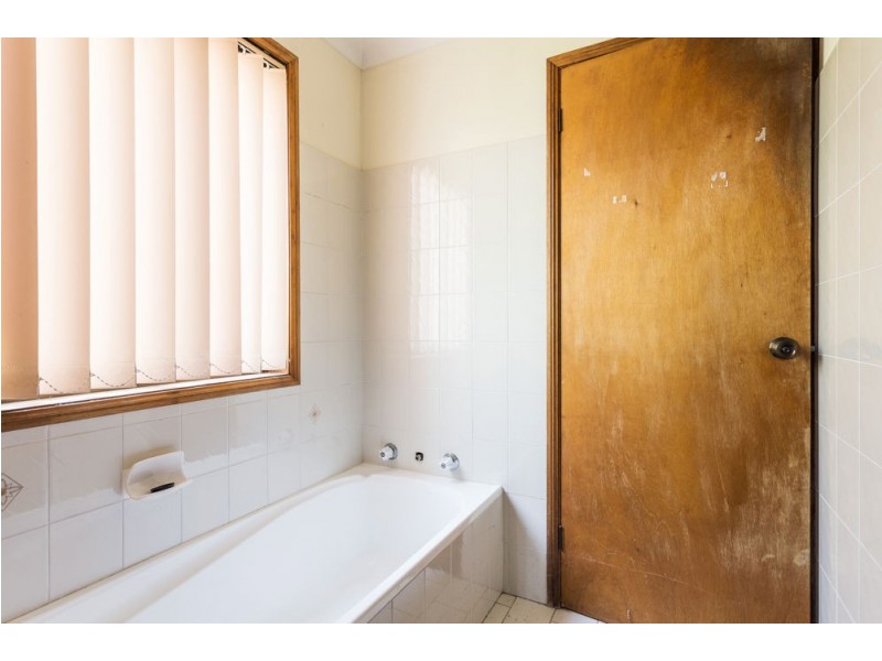4 Kestrel Avenue, Old Bar NSW 2430