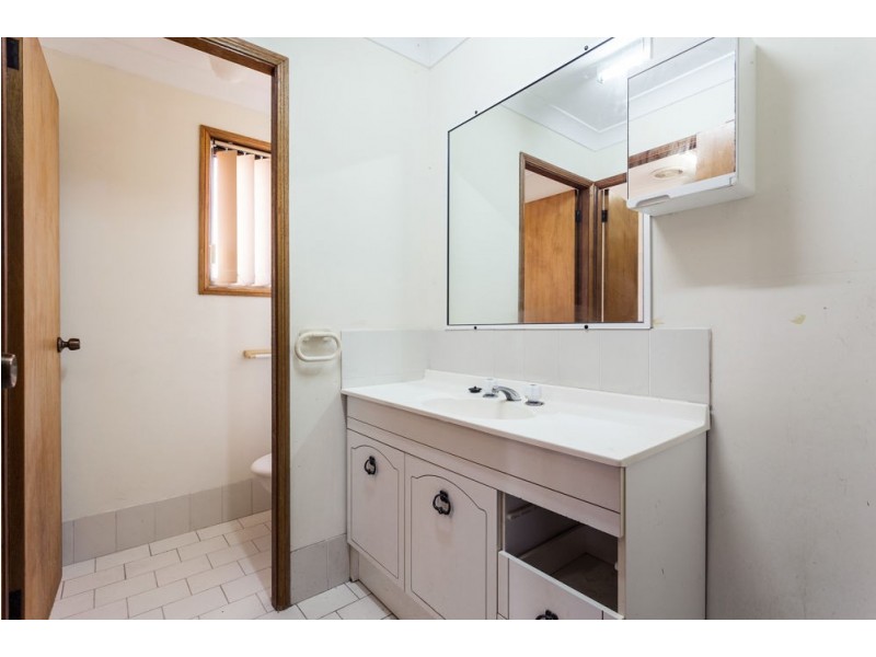 4 Kestrel Avenue, Old Bar NSW 2430