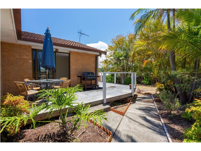 4 Kestrel Avenue, Old Bar NSW 2430