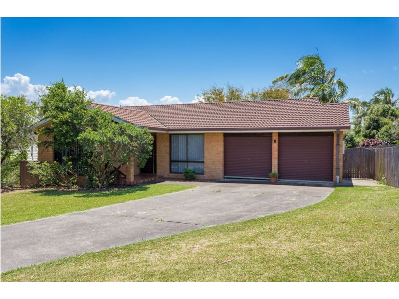 4 Kestrel Avenue, Old Bar NSW 2430
