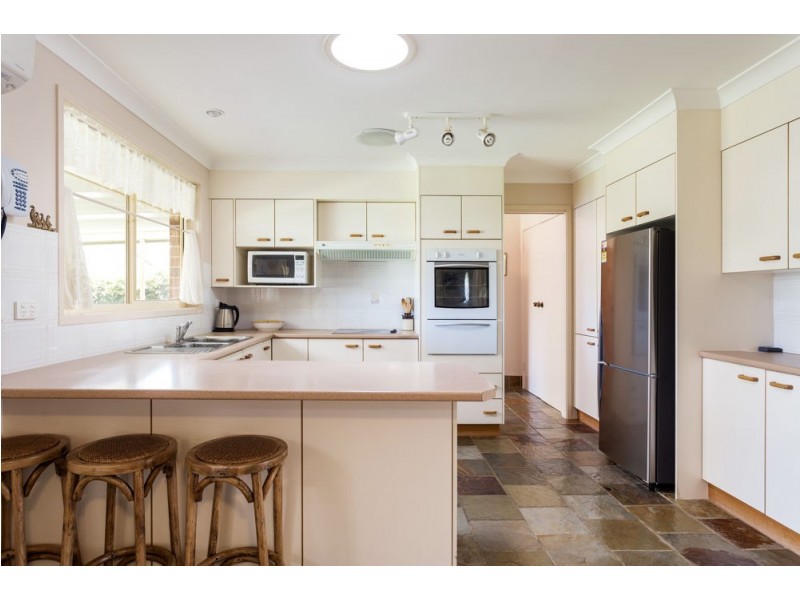 17 Molong Road, Old Bar NSW 2430