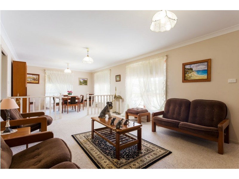 17 Molong Road, Old Bar NSW 2430