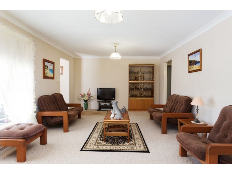 17 Molong Road, Old Bar NSW 2430