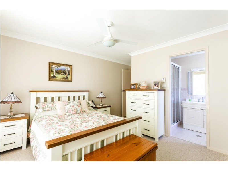 17 Molong Road, Old Bar NSW 2430