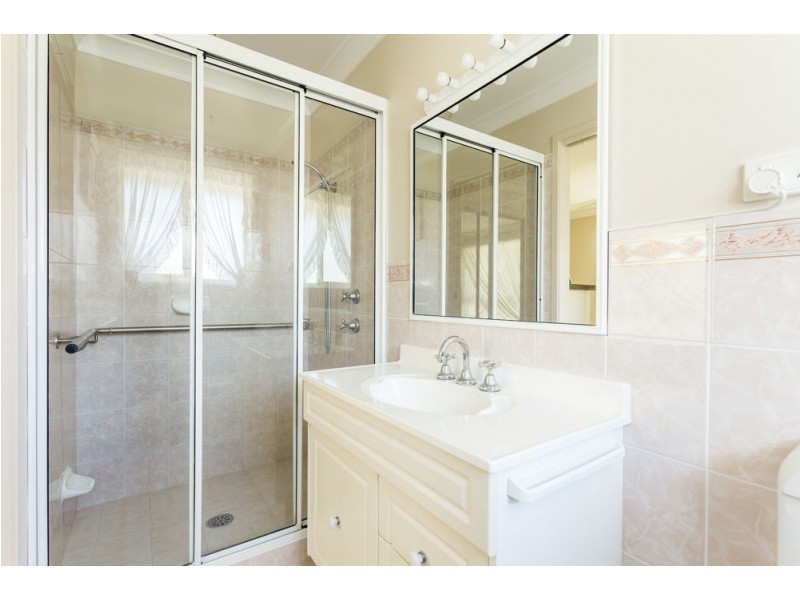 17 Molong Road, Old Bar NSW 2430