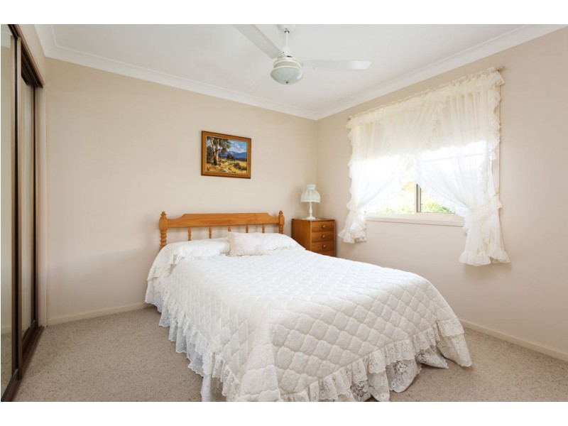 17 Molong Road, Old Bar NSW 2430