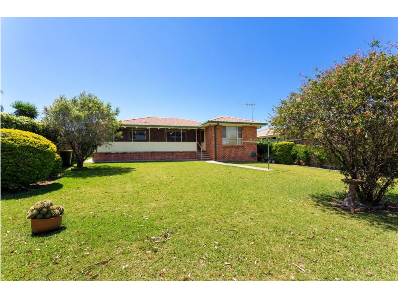 17 Molong Road, Old Bar NSW 2430