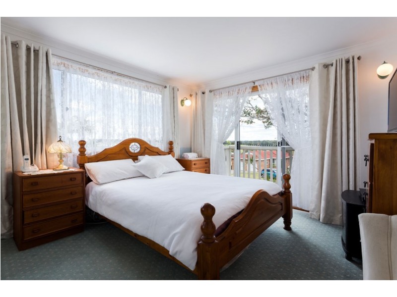 44 Molong Road, Old Bar NSW 2430