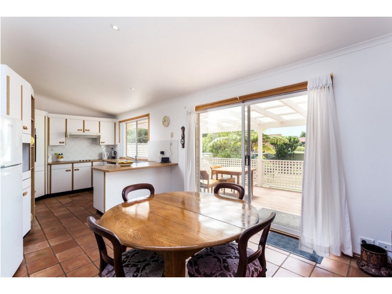 44 Molong Road, Old Bar NSW 2430